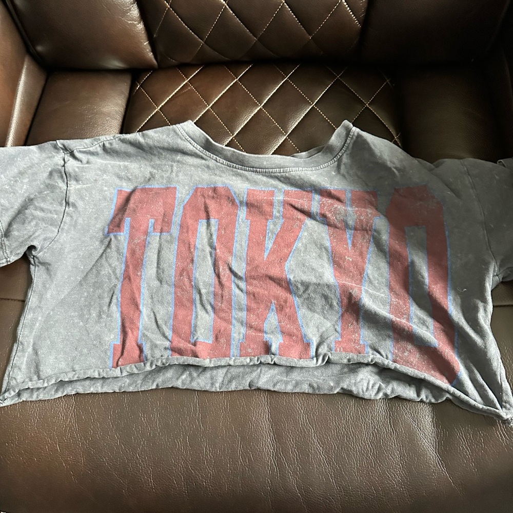 Forever 21 Gray Graphic Crop Top